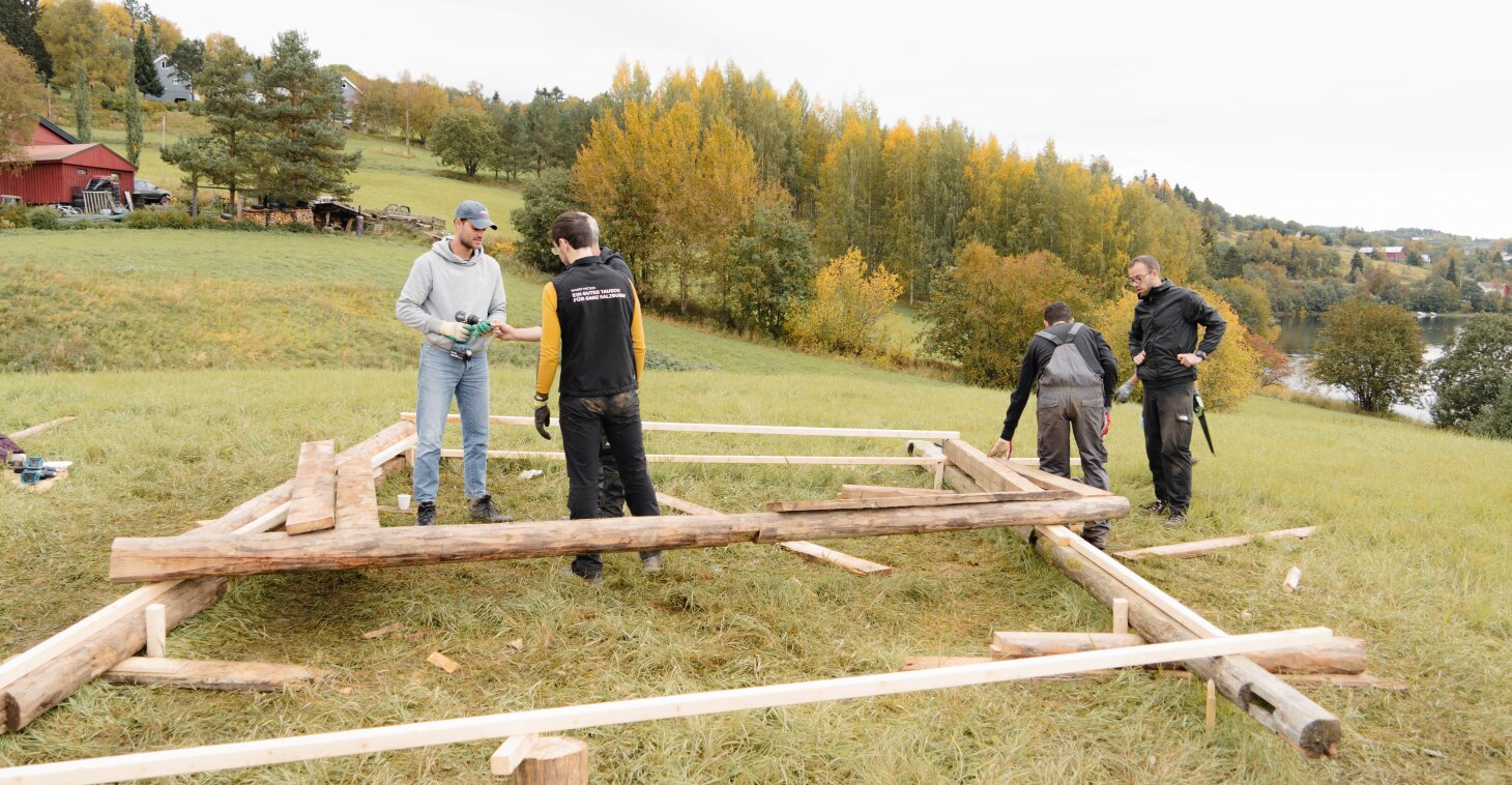Construction  process during the workshop (Photos by Mario Rinke)
